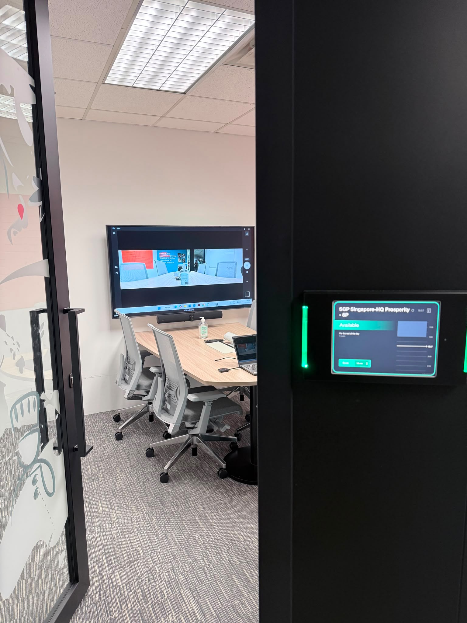 Office audiovisual display environment